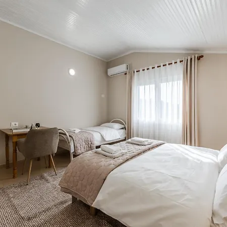 Loen Spacious Seaside 3br By Pikhost Durrës