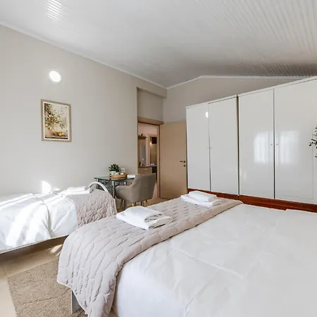 Loen Spacious Seaside 3br By Pikhost Feriehus Durrës